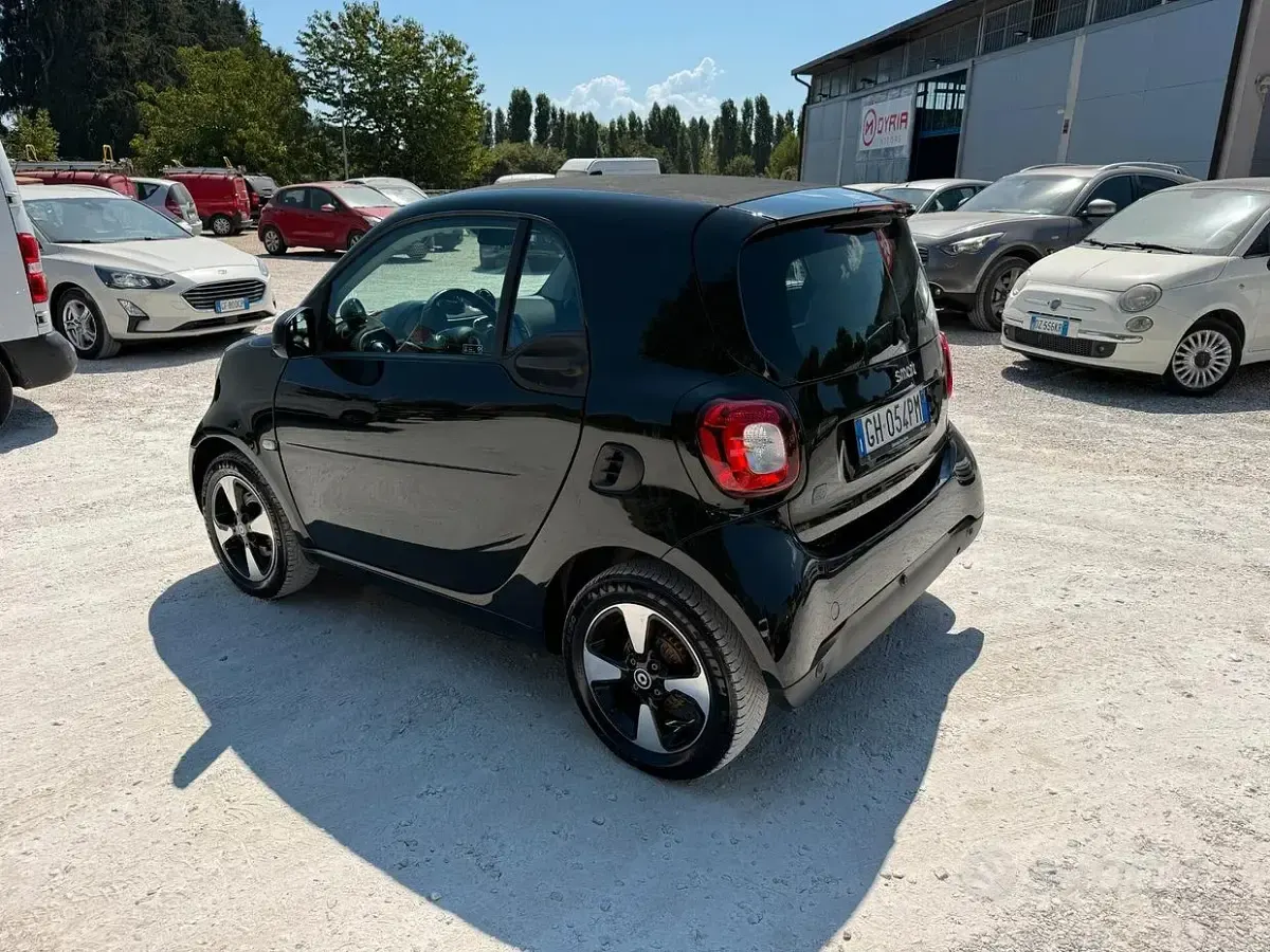 Usata Smart ForTwo Coupé Passion 41 kW (56 CV) 2021 Nero Utilitaria
