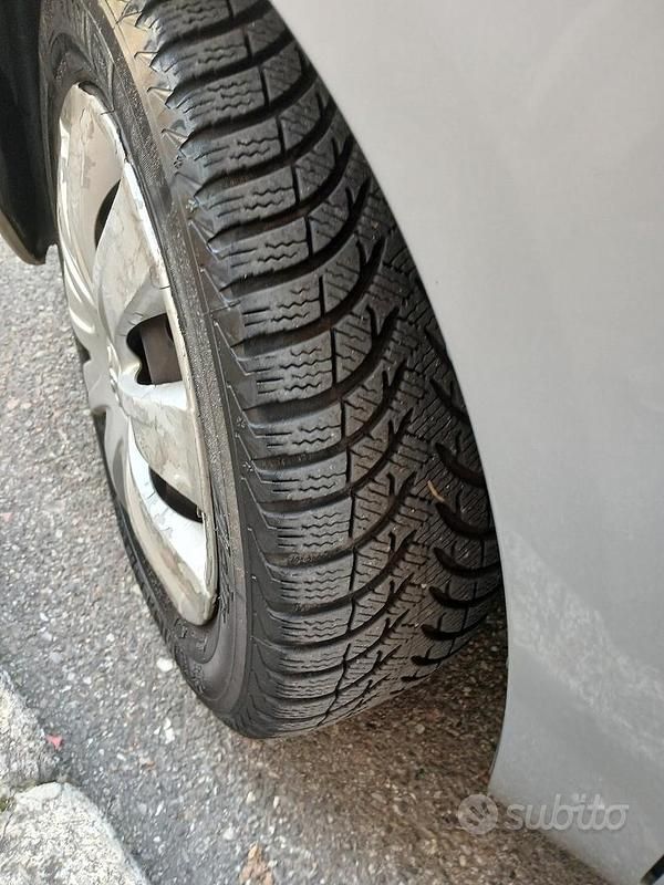 Usata Toyota Yaris 2008 Grigio Utilitaria