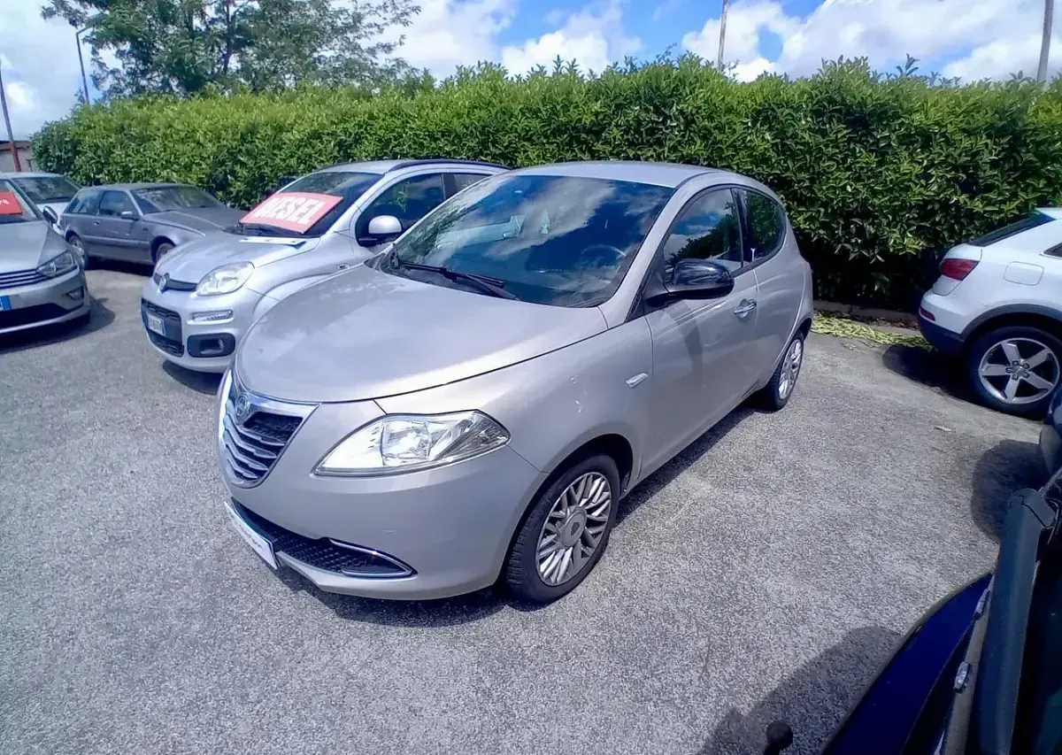 Usata Lancia Ypsilon Gold 95 CV (69 kW) 2015 Grigio Utilitaria