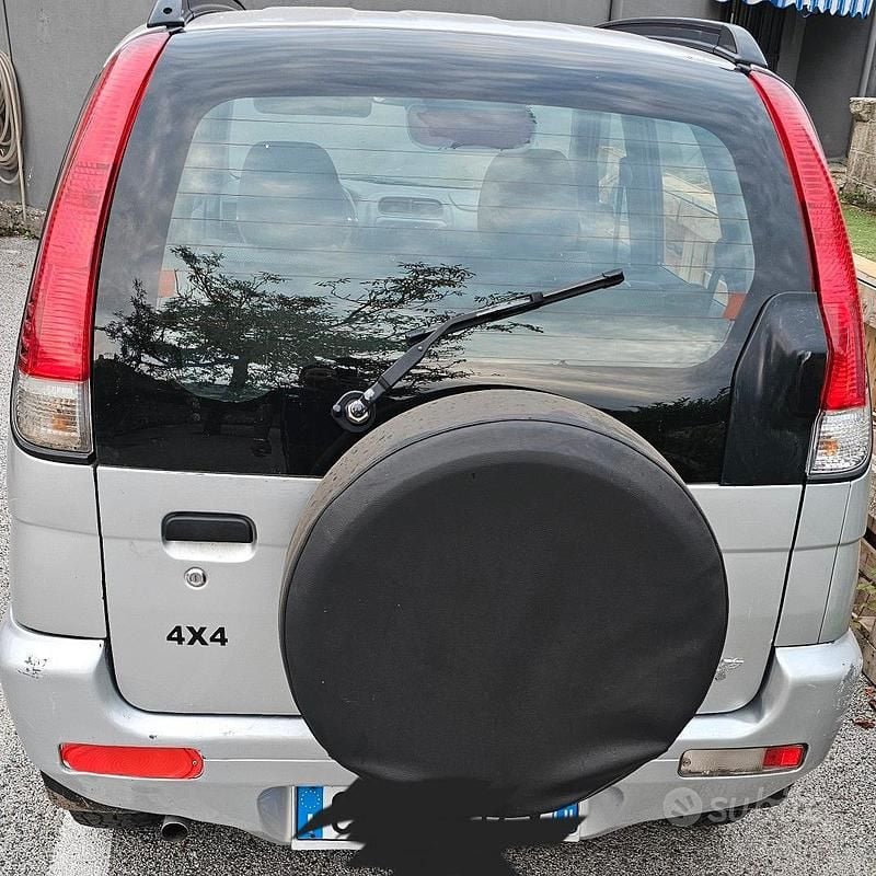 Usata Daihatsu Terios 83 CV (61 kW) 2003 Grigio SUV