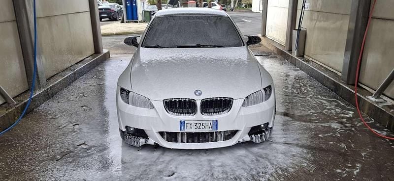 Usata BMW 325 M Sport 218 CV (160 kW) 2008 Bianco Coupé