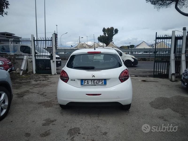 Usata Peugeot 208 Allure 82 CV (60 kW) 2015 Bianco Utilitaria