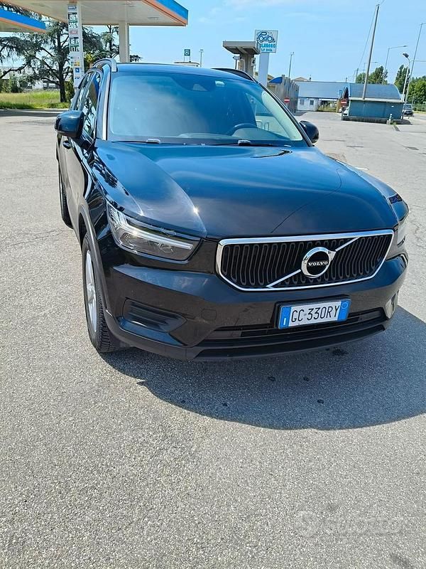 Usata Volvo XC40 Momentum 129 CV (94 kW) 2020 Nero SUV