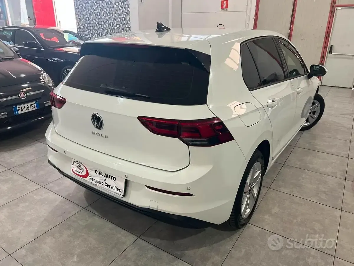 Usata VW Golf VII Life 116 CV (85 kW) 2021 Bianco Utilitaria