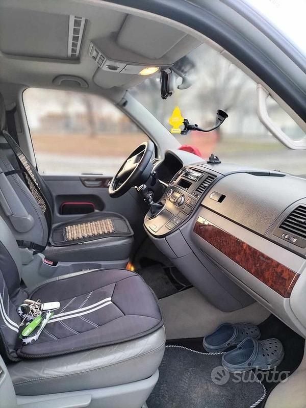 Usata VW Multivan 174 CV (127 kW) 2005 Grigio Furgone