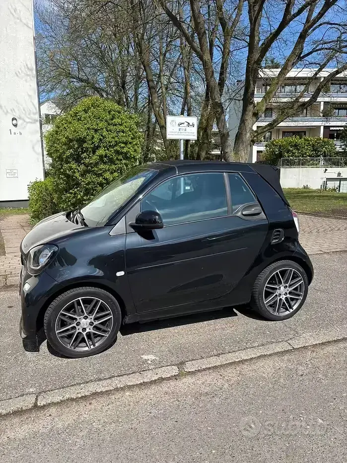 Usata Smart ForTwo Cabrio Brabus 109 CV (80 kW) 2017 Nero Cabrio