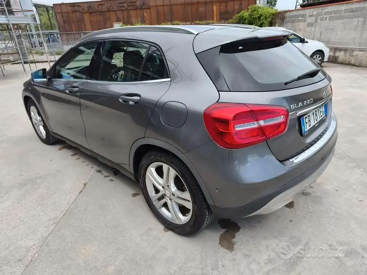 Begagnad Mercedes GLA220 Premium 170 HK (125 kW) 2014 Grå SUV