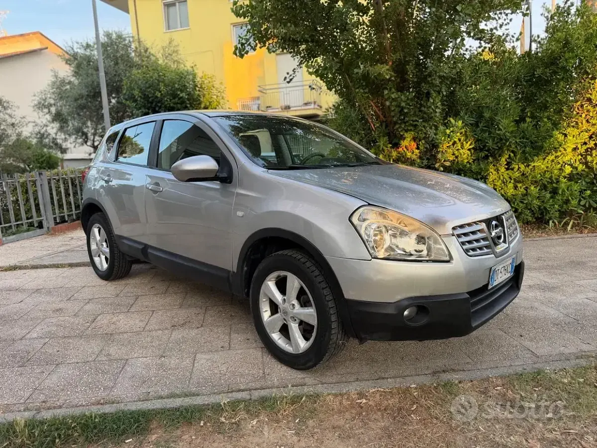 Usata Nissan Qashqai Tekna 106 CV (77 kW) 2009 Grigio SUV