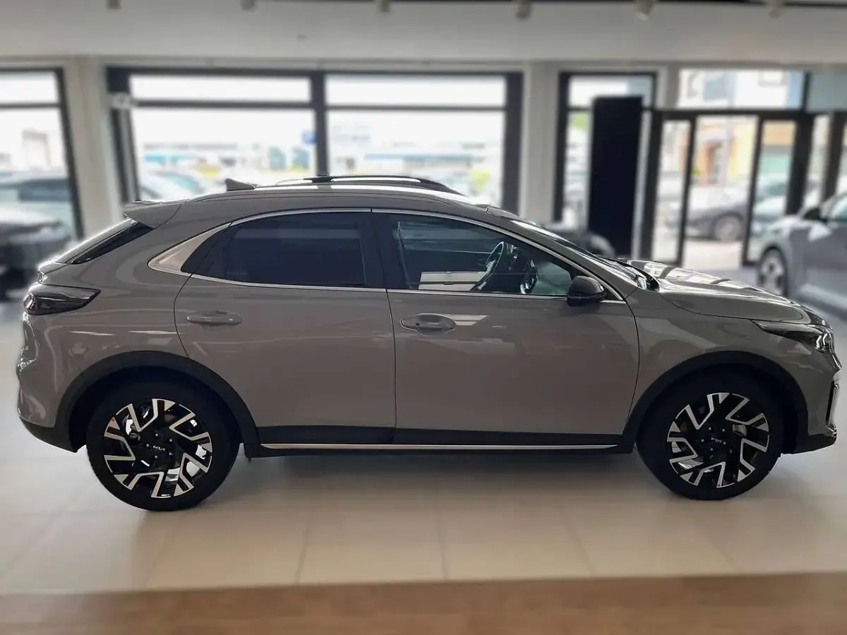 Nuova Kia XCeed 116 CV (85 kW) 2026 Wolf grey SUV