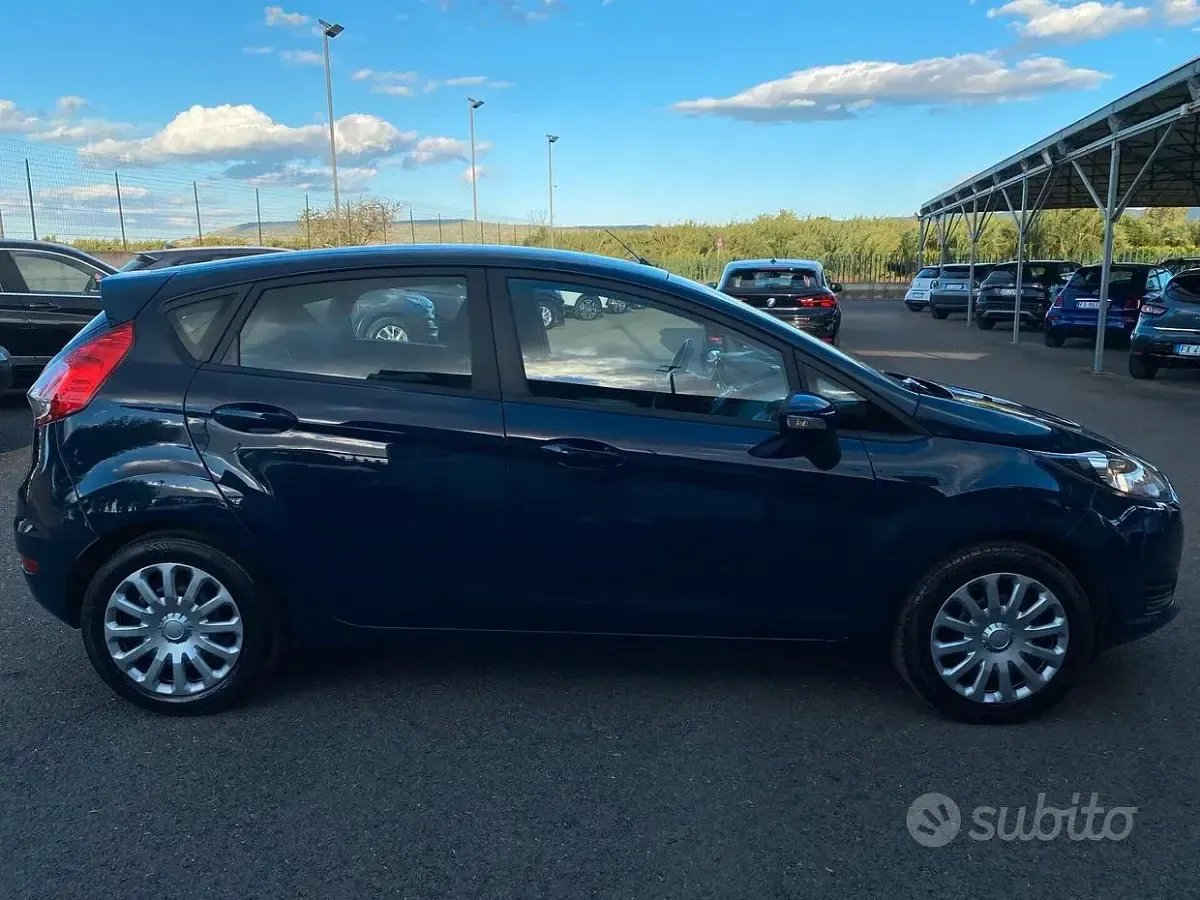 Usata Ford Fiesta 75 CV (55 kW) 2015 Blu Utilitaria