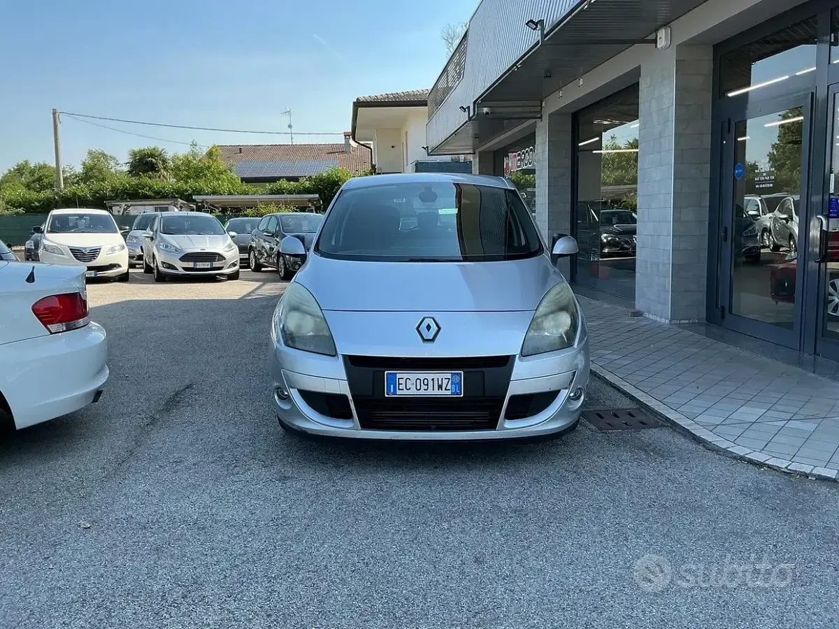 Usata Renault Scénic 110 CV (80 kW) 2010 Grigio Monovolume