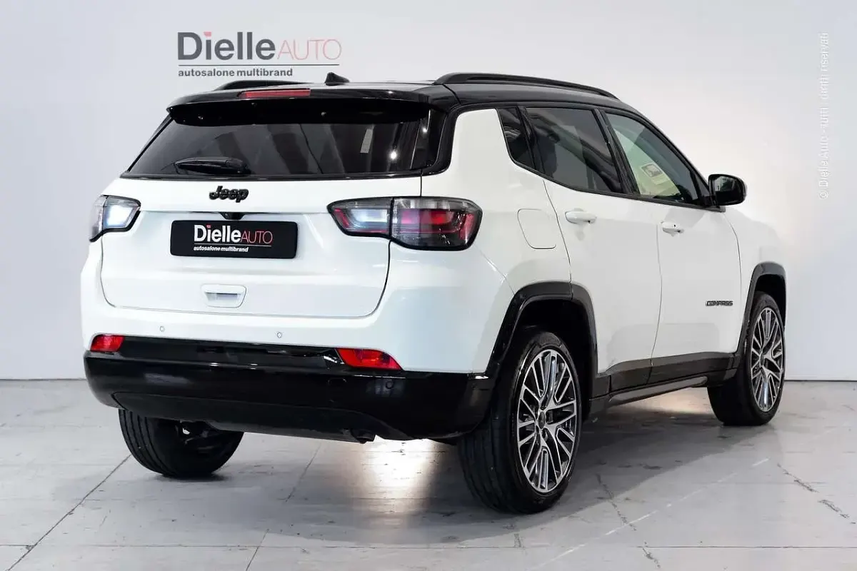 Usata Jeep Compass Summit 131 CV (96 kW) 2025 Alpine white + tetto nero SUV