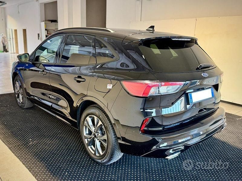 Usata Ford Kuga ST-Line 120 CV (88 kW) 2024 Nero metallizzato SUV