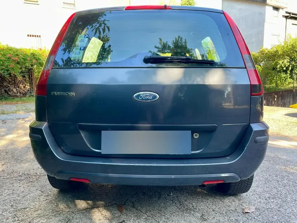 Usata Ford Fusion 80 CV (58 kW) 2004 Grigio Utilitaria