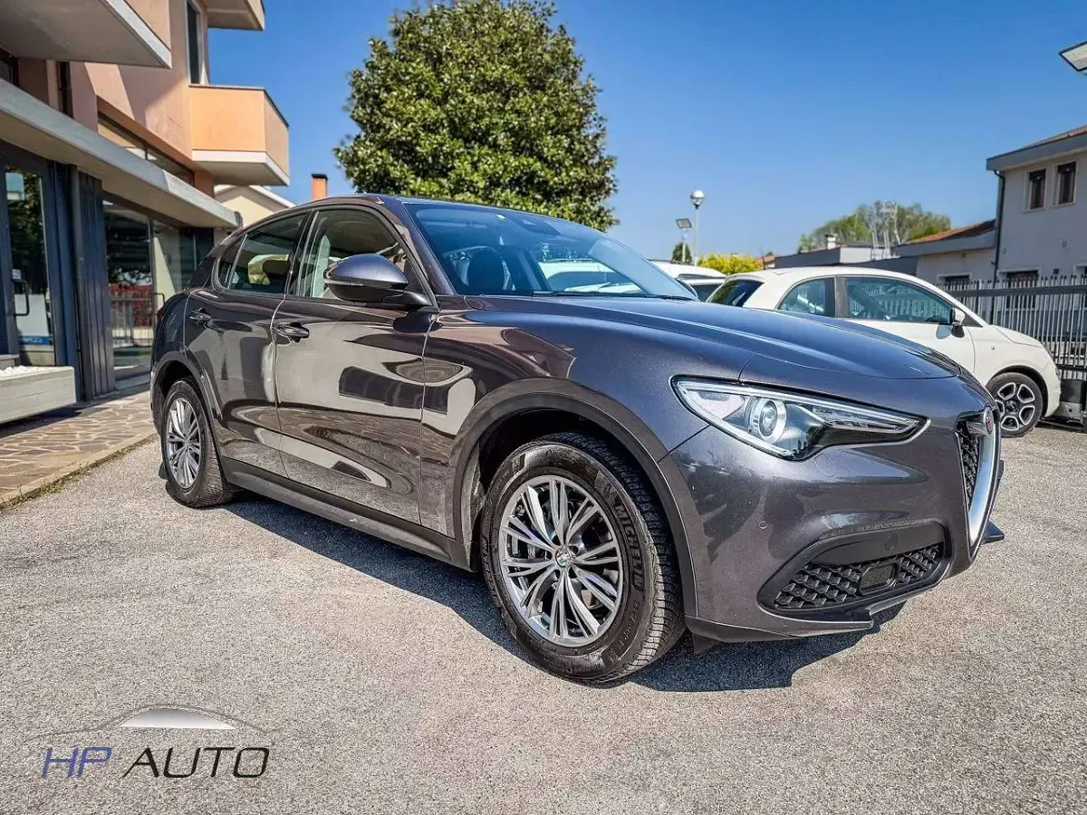 Usata Alfa Romeo Stelvio Business 190 CV (139 kW) 2021 Grigio vesuvio SUV