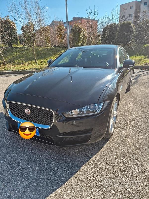 Usata Jaguar XE Portfolio 180 CV (132 kW) 2016 Nero Berlina