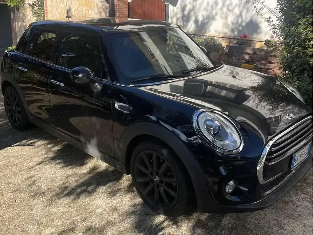 Usata Mini Cooper D Business 116 CV (85 kW) 2016 Nero Utilitaria