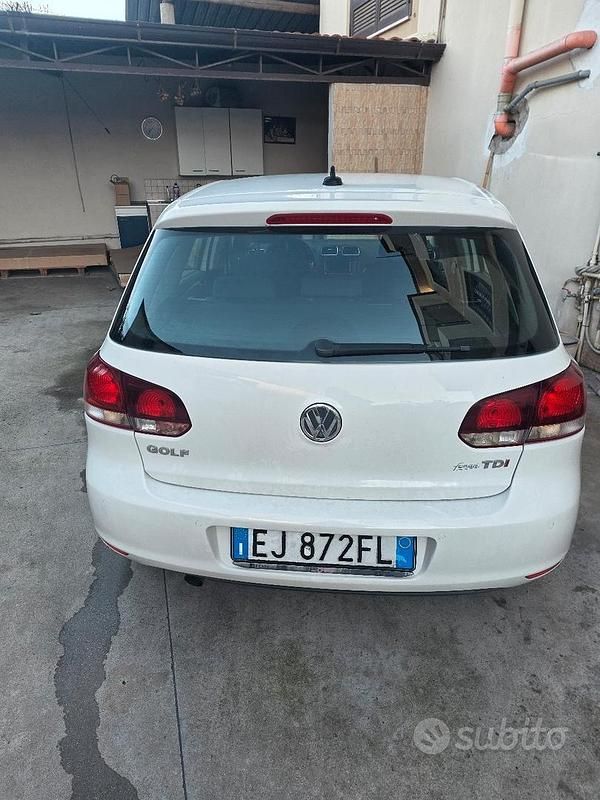 Usata VW Golf VI 105 CV (77 kW) 2010 Bianco Utilitaria