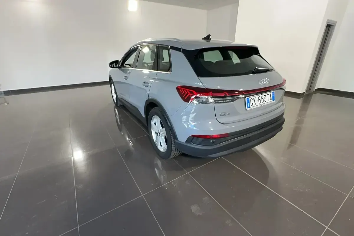 Usata Audi Q4 e-tron 69 kW (95 CV) 2023 Grigio selce SUV