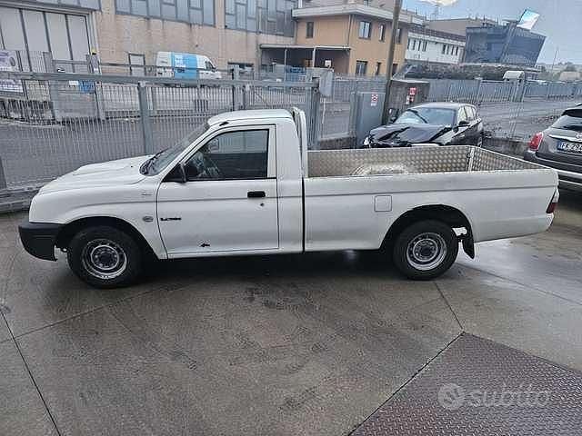 Usata Mitsubishi L200 90 CV (66 kW) 2005 Other Pick-up