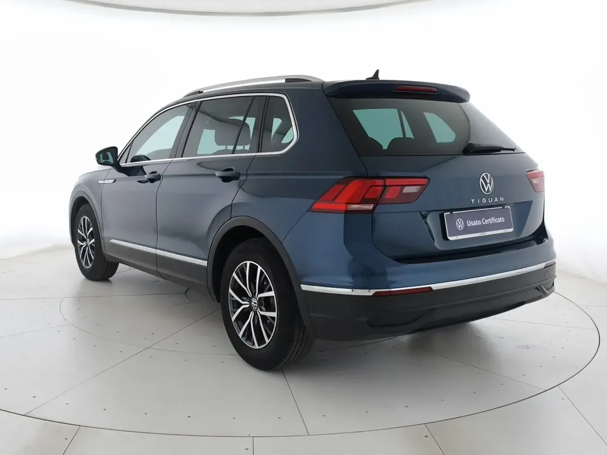 Usata VW Tiguan Life 150 CV (110 kW) 2021 Nightshade blue metallizzato SUV