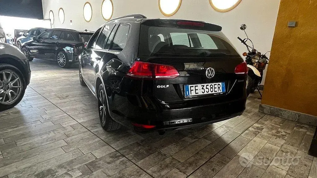 Usata VW Golf VII Comfortline 110 CV (80 kW) 2016 Nero Station wagon