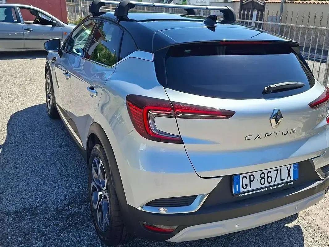 Usata Renault Captur 101 CV (74 kW) 2023 Argento SUV