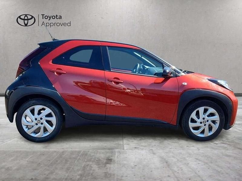 Usata Toyota Aygo X Trend 72 CV (52 kW) 2022 Chili red & black SUV