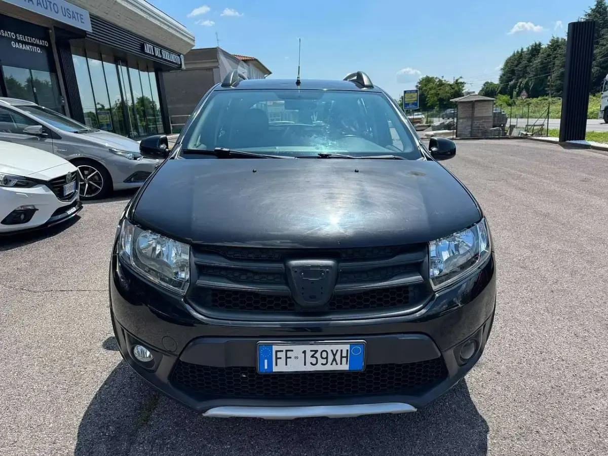 Usata Dacia Sandero Stepway 90 CV (66 kW) 2016 Nero Berlina
