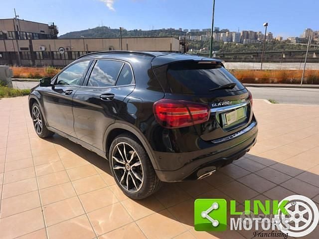 Usata Mercedes GLA200 135 CV (99 kW) 2019 Nero SUV