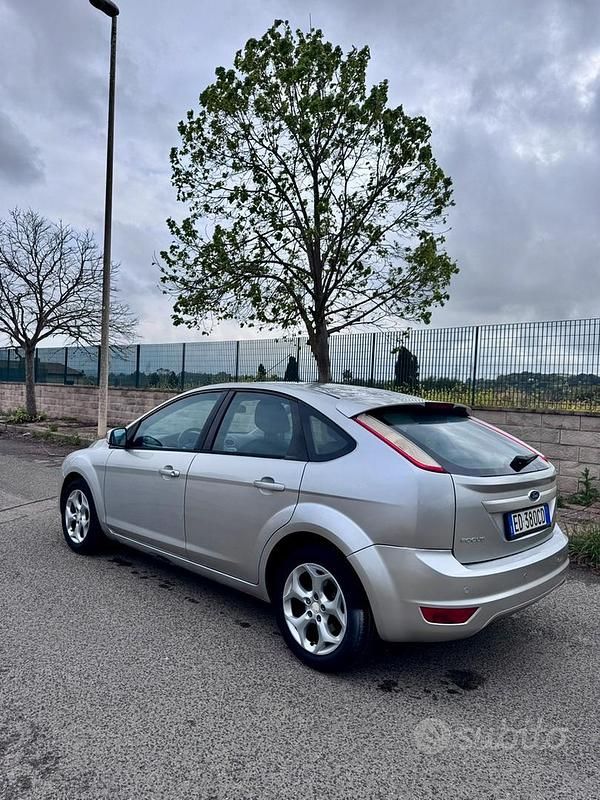 Usata Ford Focus 110 CV (80 kW) 2011 Grigio Utilitaria