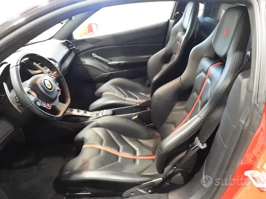 Usata Ferrari 488 670 CV (492 kW) 2016 Rosso Coupé