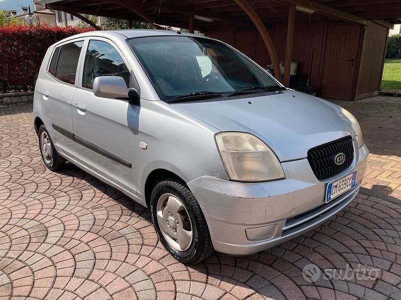 Usata Kia Picanto LX 65 CV (47 kW) 2004 Grigio Utilitaria