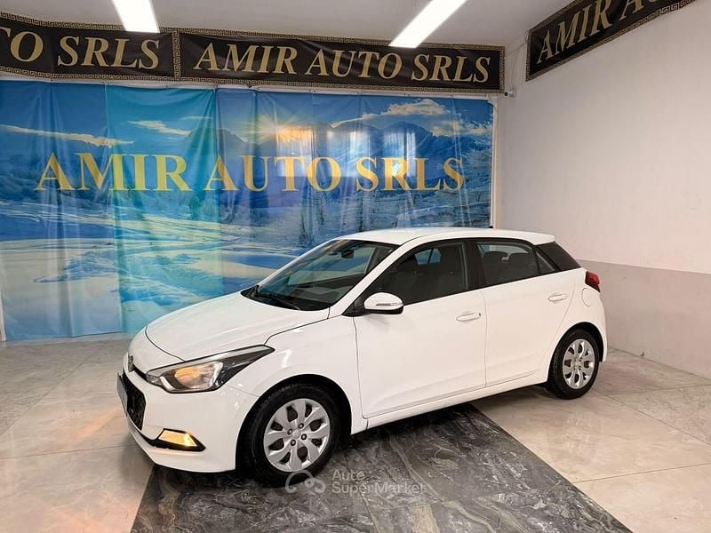 Usata Hyundai i20 Blackline 73 CV (53 kW) 2017 Bianco Berlina