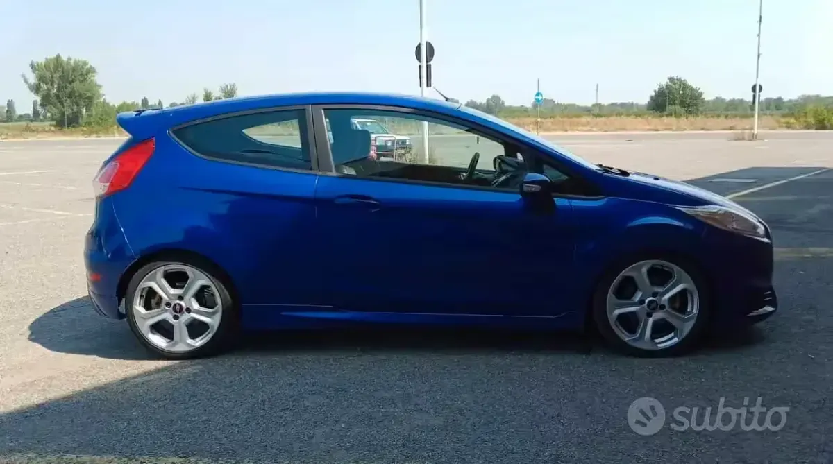 Usata Ford Fiesta ST 182 CV (133 kW) 2014 Bluazzurro Utilitaria