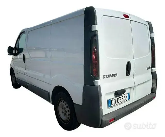 Usata Renault Trafic 101 CV (74 kW) 2002 Bianco Monovolume