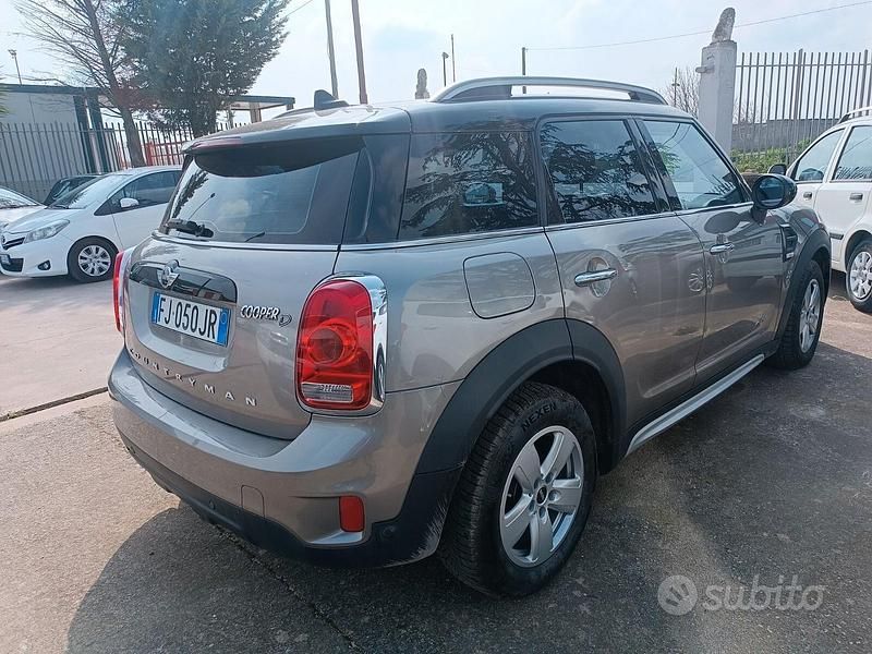 Usata Mini Cooper D Countryman Business 149 CV (109 kW) 2017 Marrone SUV