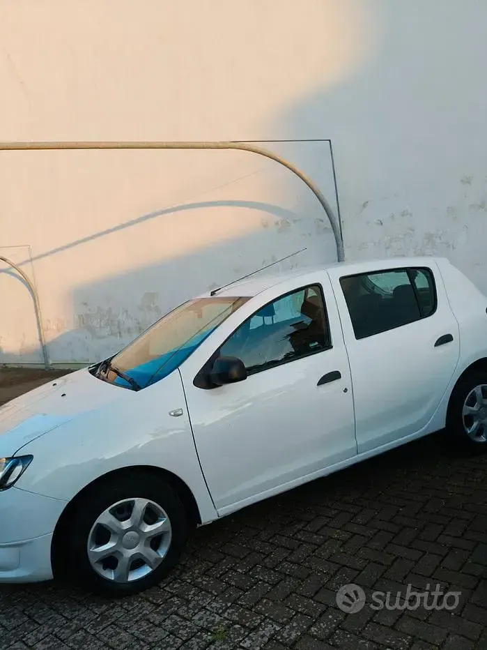 Usata Dacia Sandero Ambiance 75 CV (55 kW) 2014 Bianco Berlina