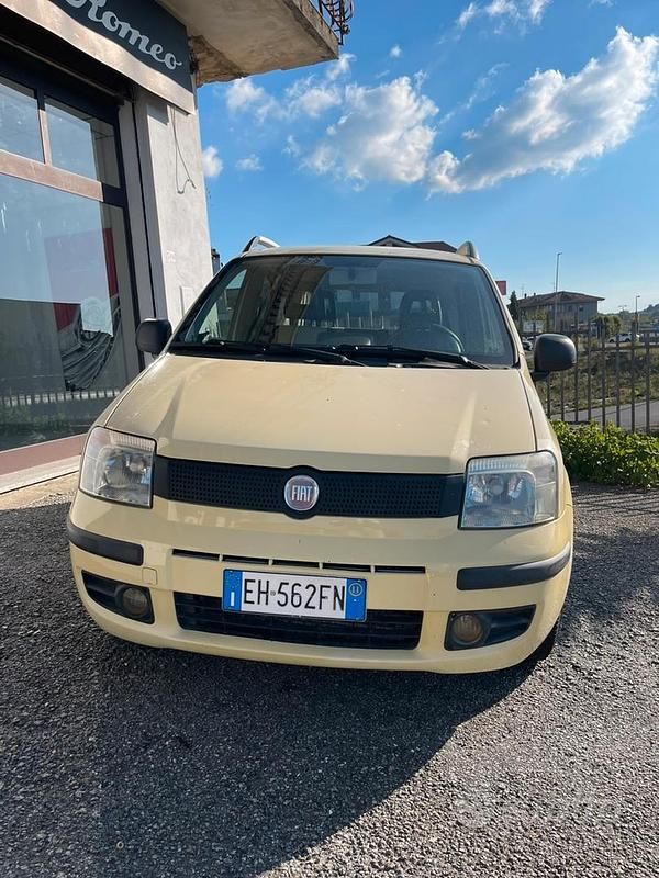 Usata Fiat Panda 69 CV (50 kW) 2011 Giallo Utilitaria