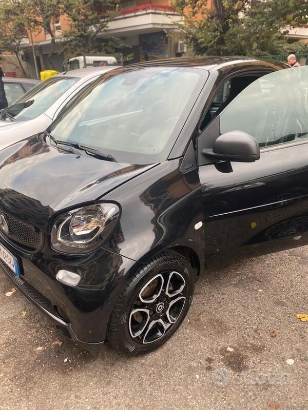 Usata 2018 Smart ForTwo Electric Drive Due volumi | 8700 € (Buon prezzo) - Immagine 1/4