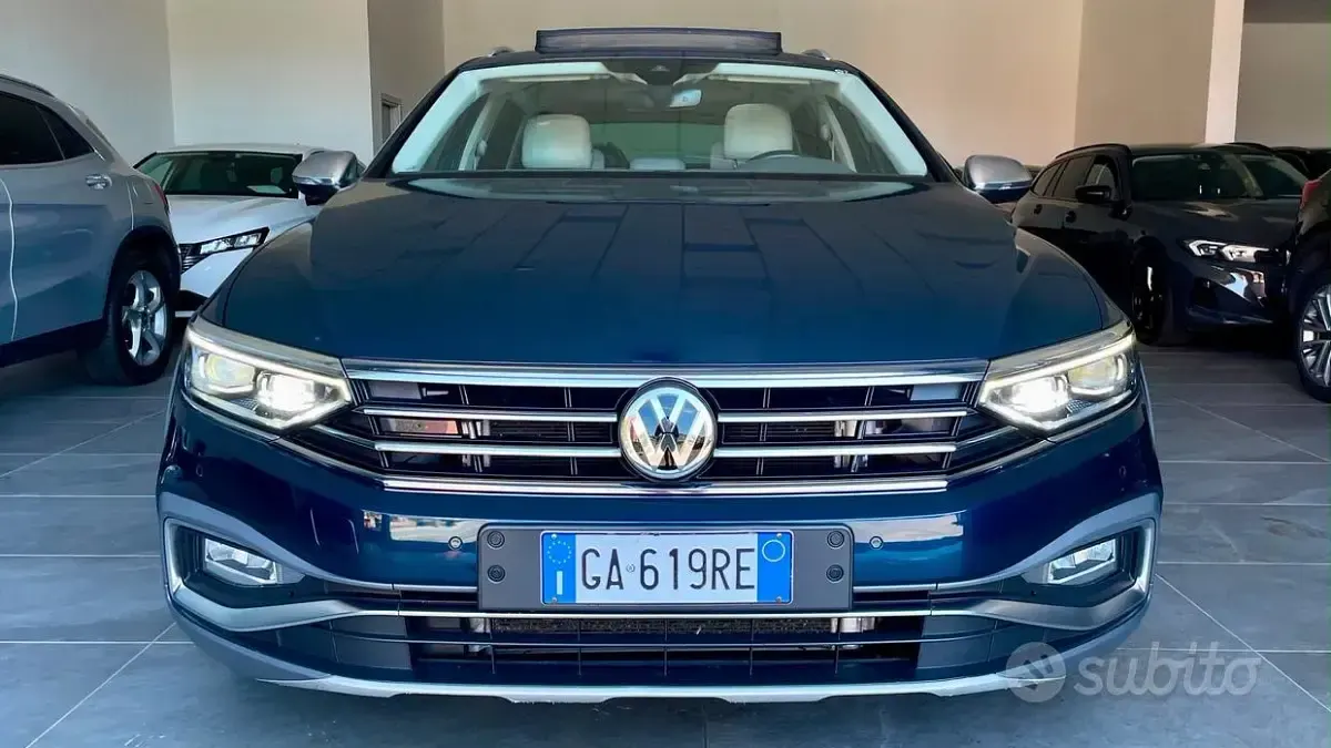 Usata VW Passat 240 CV (176 kW) 2020 Bluazzurro Station wagon