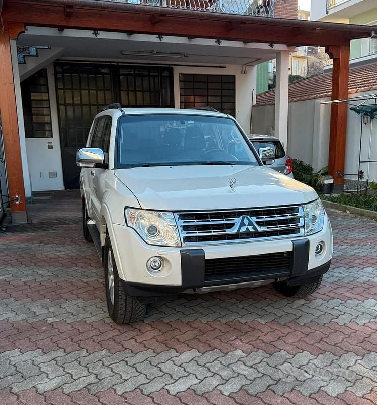 Usata Mitsubishi Pajero Instyle 170 CV (125 kW) 2010 Bianco SUV