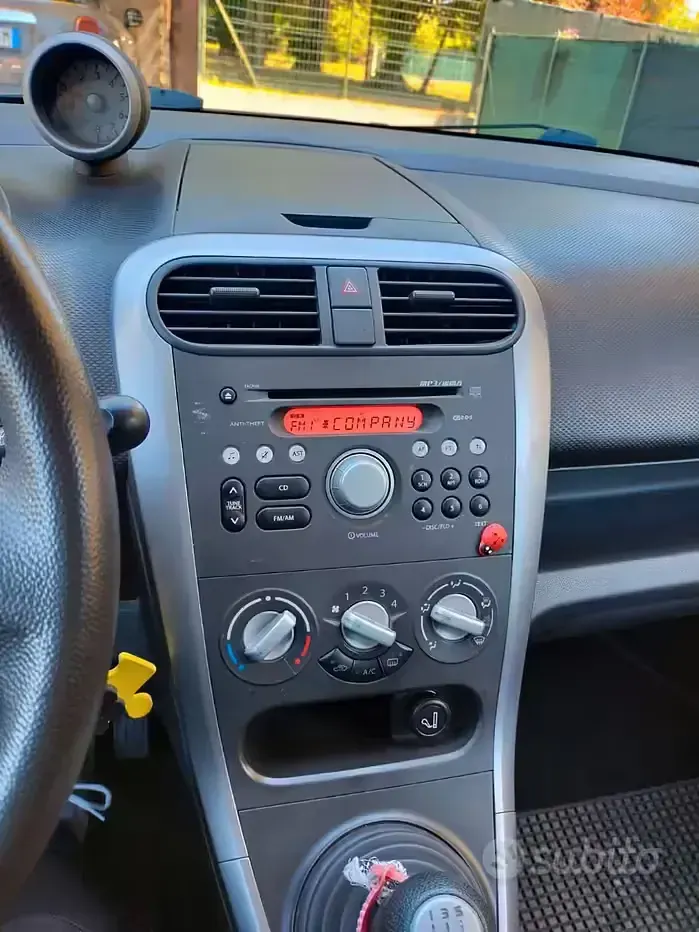 Usata Suzuki Splash 65 CV (47 kW) 2010 Bianco Utilitaria