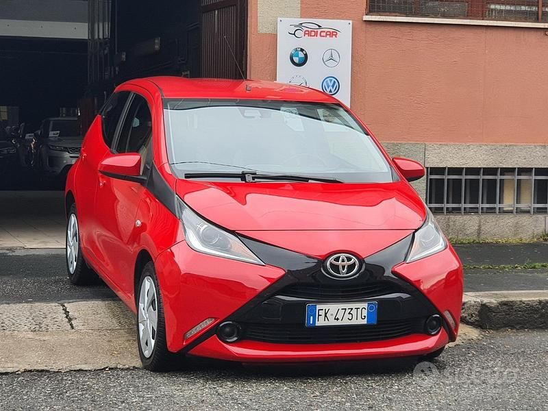 Usata Toyota Aygo Cool 69 CV (50 kW) 2017 Rosso Utilitaria