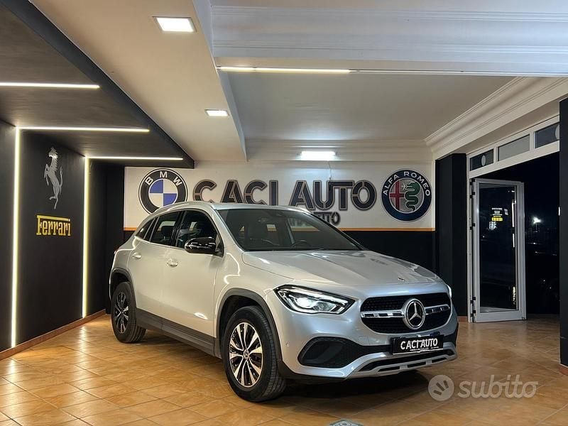 Usata Mercedes GLA180 116 CV (85 kW) 2022 Grigio SUV