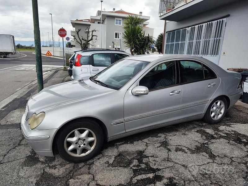 Usata Mercedes 220 2001 Grigio Berlina