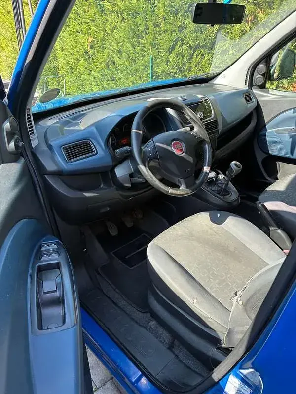 Usata Fiat Doblò Emotion 105 CV (77 kW) 2011 Blu/azzurro Monovolume