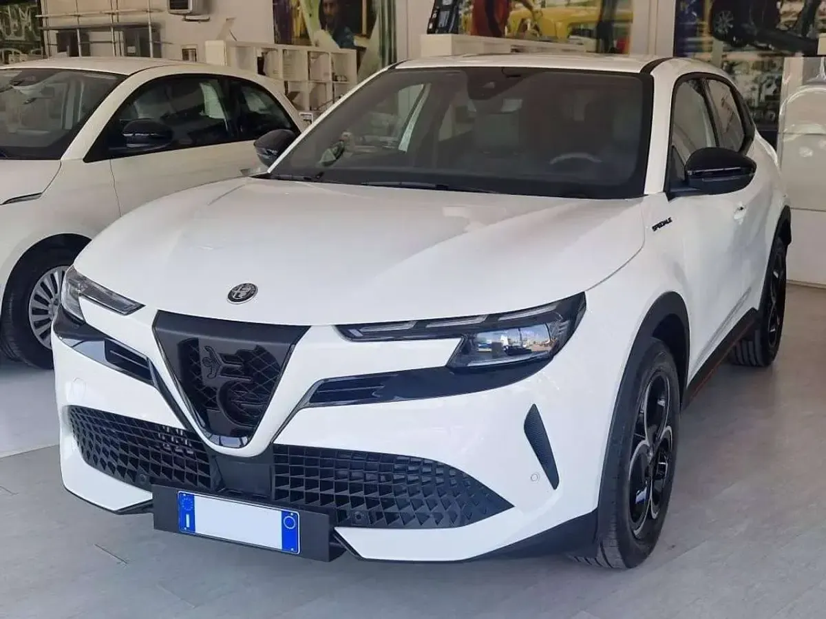 Nuova Alfa Romeo GT Junior Edizione Speciale 136 CV (100 kW) 2025 Bianco SUV