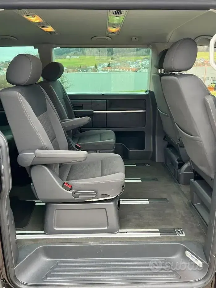 Usata VW Multivan Highline 140 CV (102 kW) 2011 Marrone Monovolume