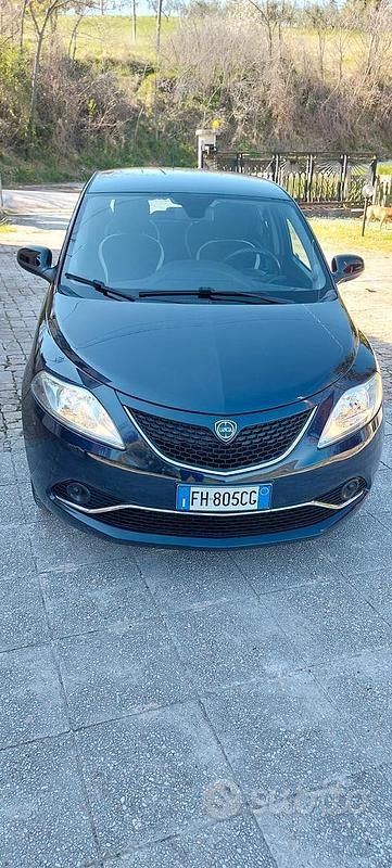 Usata Lancia Ypsilon Platinum 95 CV (69 kW) 2016 Blu Utilitaria